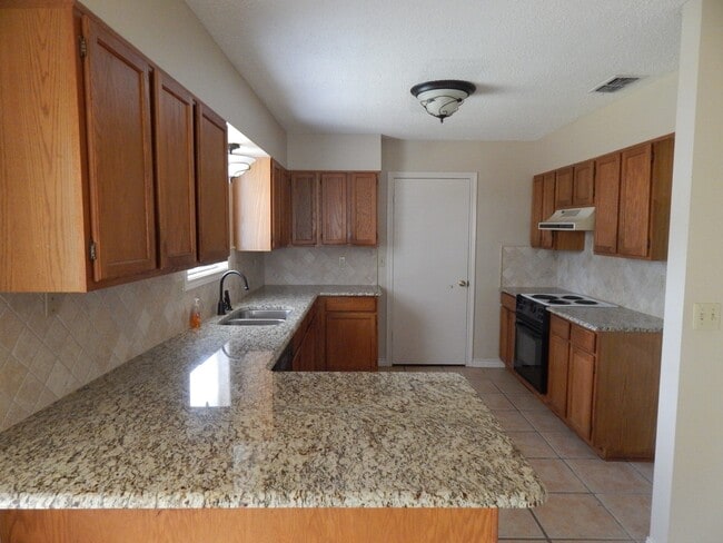 Building Photo - 808 Corey Dr