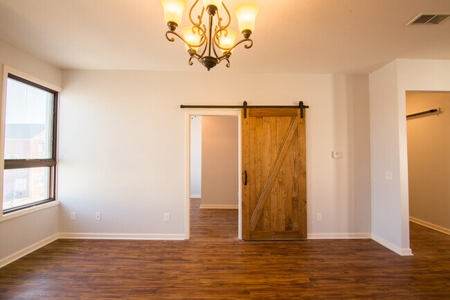 Building Photo - 1524 N Harrison St