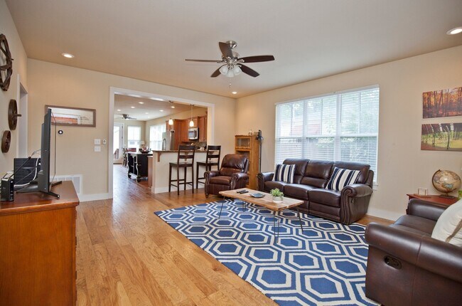 Foto del edificio - ***418 NW 7th Street***