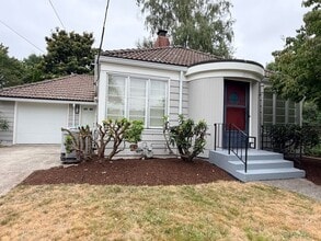 Building Photo - 1717 SE 31st Ave