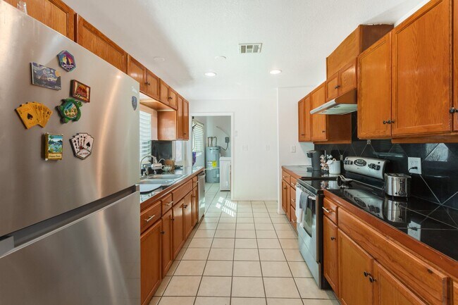 Foto del edificio - 7245 S Cole Ln