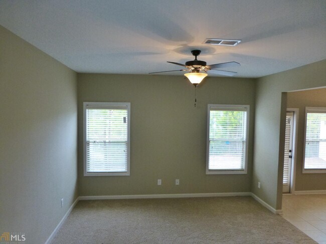 Building Photo - 607 Summit Pt
