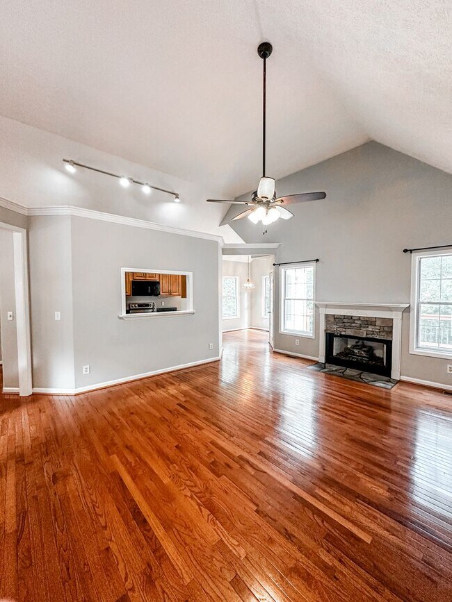 Foto del edificio - Large North Forsyth home with Garage
