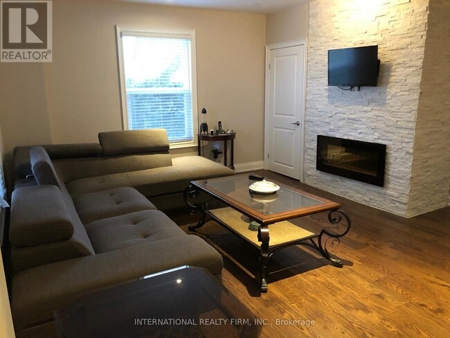 Building Photo - 489 Kemp Rd W