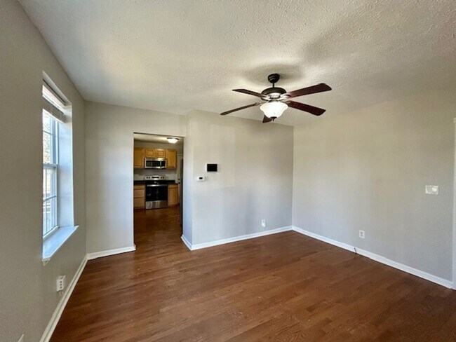 Building Photo - Charming 2 Bedroom 2 Bath Duplex in Fountain Square! ***SPECIAL-$400 OFF 2ND MONTH***