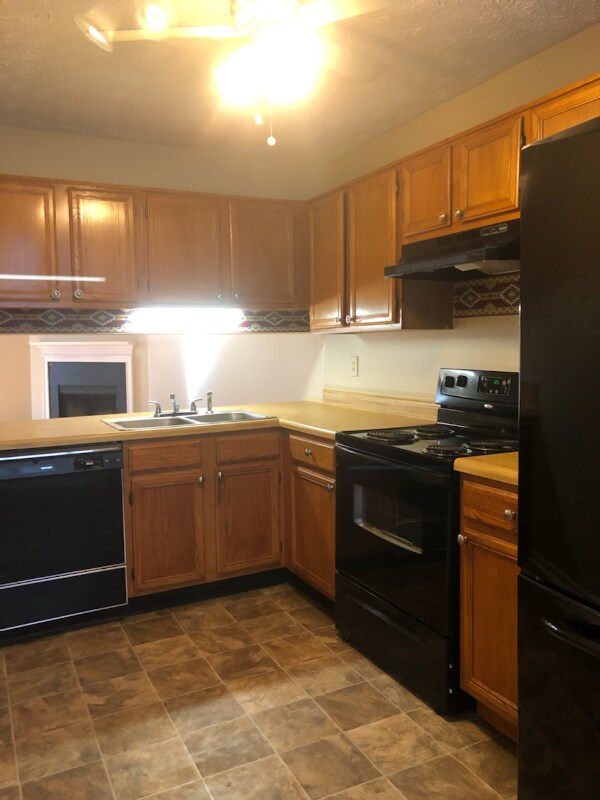 Building Photo - 3768 Meadow Creek Dr