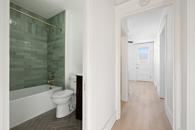 Building Photo - 707 E Front St