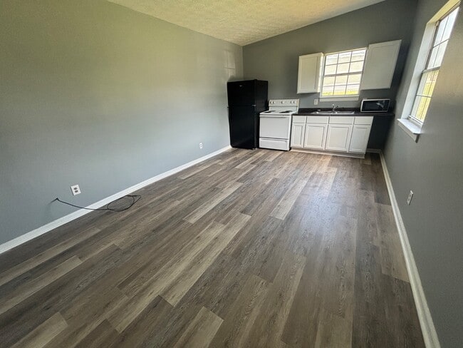 Foto del edificio - 610 E McMurry Blvd