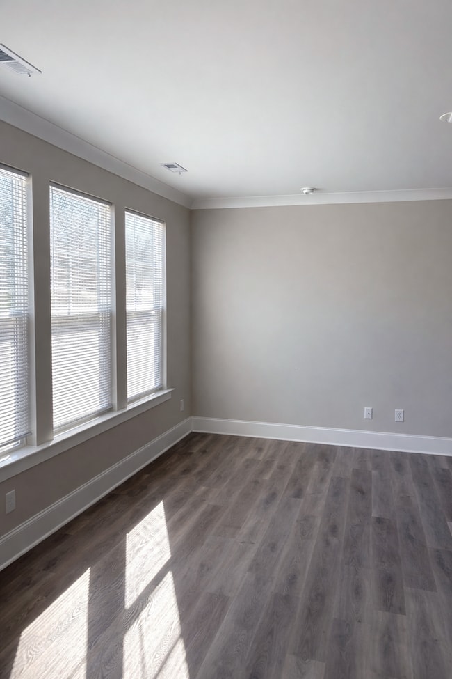 Foto del edificio - 3BR Townhome • Brand-New Build • 2 Car Garage Parking