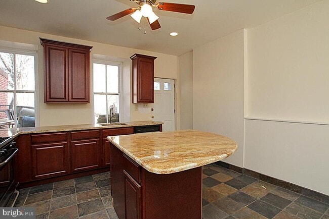 Building Photo - 4713 Umbria St