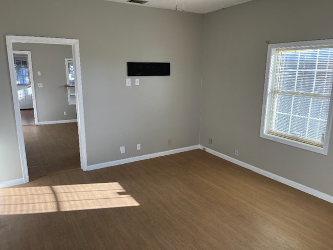 Building Photo - 205 Baker St