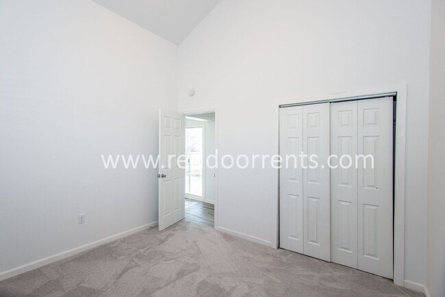Building Photo - Completely Remodeled Modern Elegance!