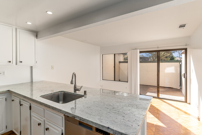 Building Photo - 909 Ironwood Rd