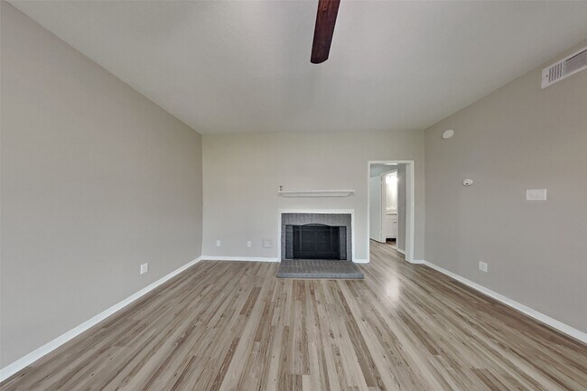 Foto del edificio - 21338 Wildcroft Dr