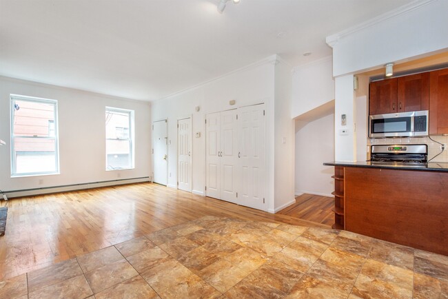 Building Photo - 208 3rd St