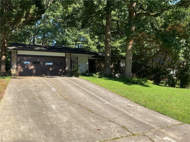 Foto del edificio - 215 Lakeland Ct