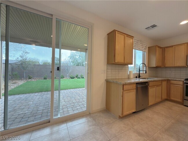 Foto del edificio - 6622 Palm Branch St