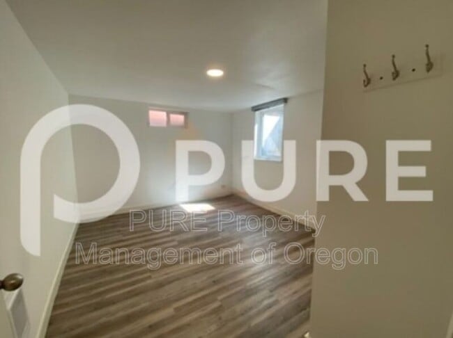 Building Photo - 3552 NE Killingsworth St