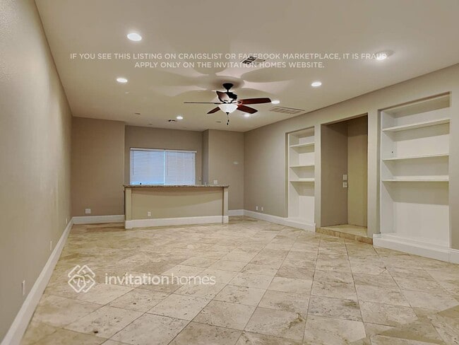 Building Photo - 8460 Del Vista Ct