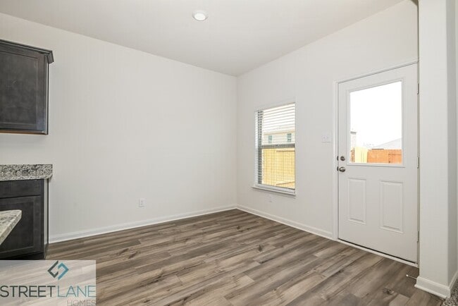 Building Photo - REDUCED!