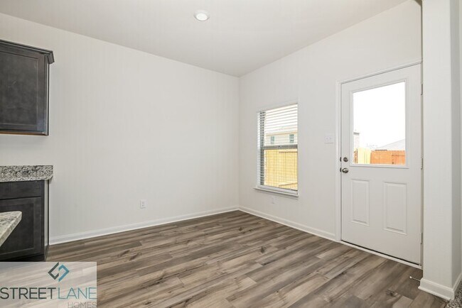 Foto del edificio - REDUCED!