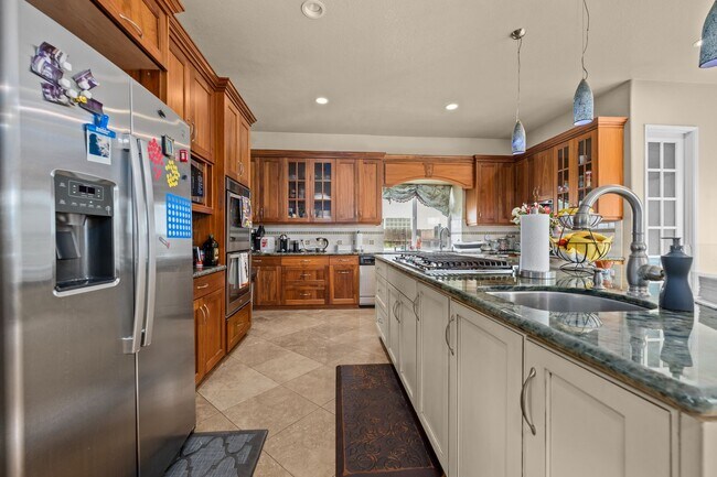 Foto del edificio - Expansive estate style home - 5 minute drive to SDSU!