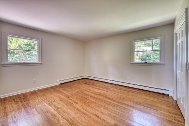 Building Photo - 400 Little Peconic Bay Rd