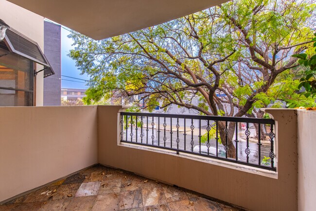 Foto del edificio - 1658 Camden Ave