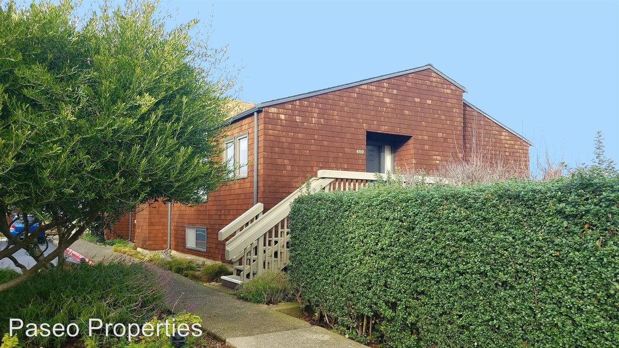 Primary Photo - 480 Headlands Ct