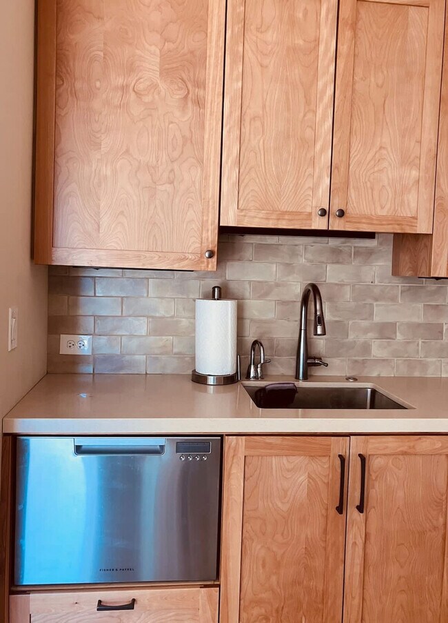 Foto del edificio - 6206 Rockwell St