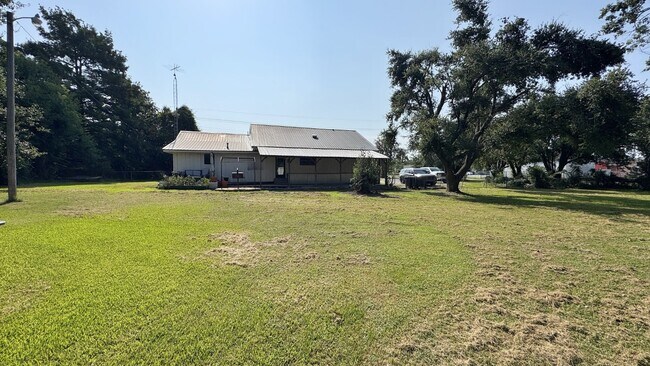 Building Photo - 993 Highway 17