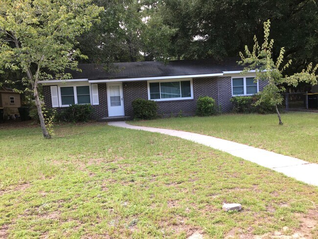 Building Photo - 17 Delta Cir