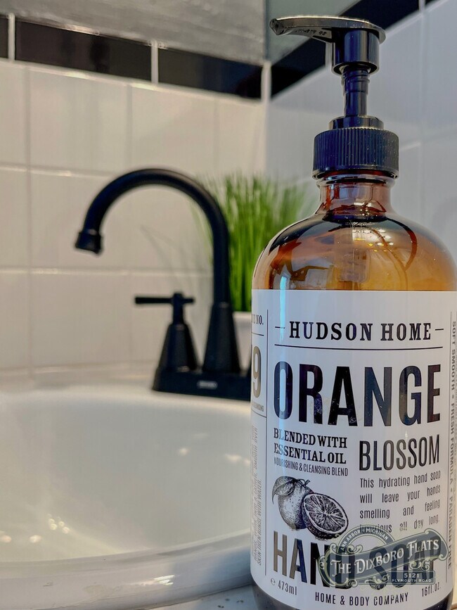 Foto del edificio - 5121 Plymouth Road