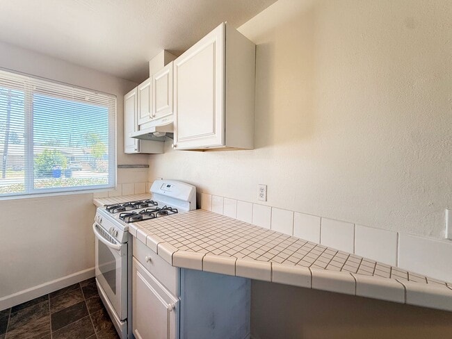 Foto del edificio - Charming 3BR Home with Spacious Yard in El...