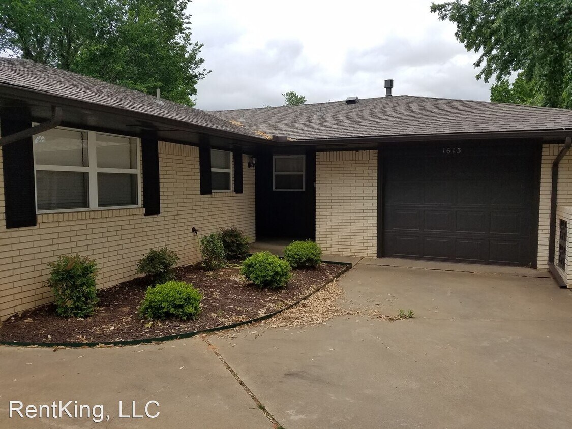 3 br, 1.5 bath House 1613 Beverly Hill St House for Rent in Norman