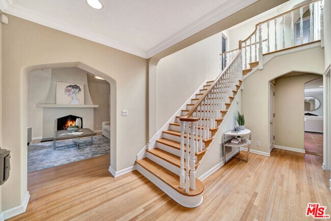 Foto del edificio - 215 S McCarty Dr