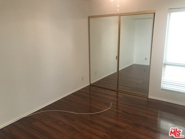 Foto del edificio - 4614 PARK GRANADA Park