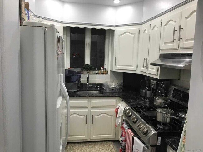 Foto del edificio - 53-28 63rd St