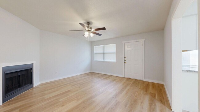 Foto del edificio - 509 E Beeline Ln