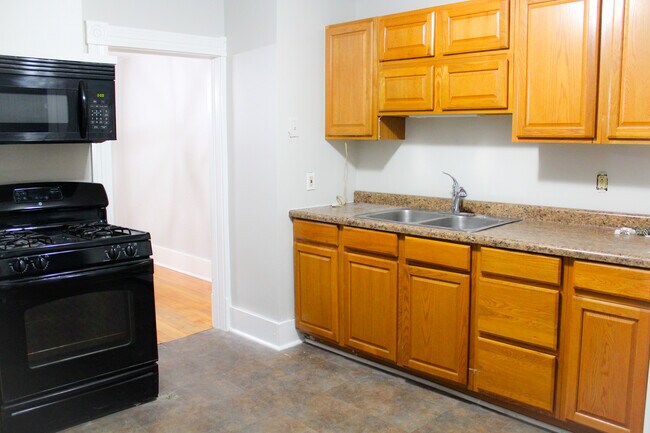 Kitchen - 2825 Pleasant Ave