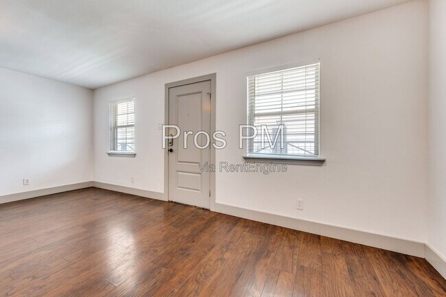 Building Photo - 4633 Fairmount St