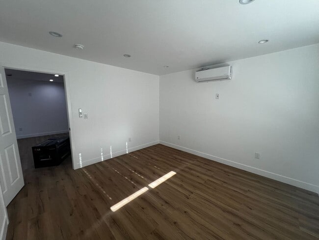 Building Photo - ANDERSON 14101 1/2