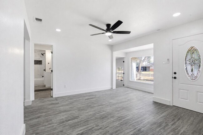 Foto del edificio - 804 W 20th St