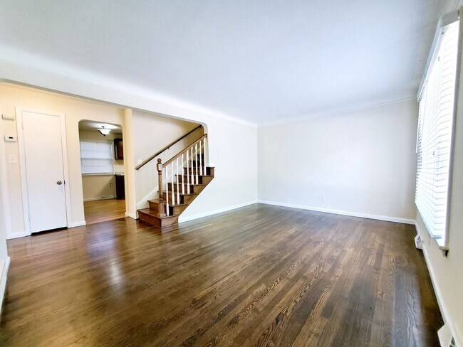 Building Photo - 3 Bed - 2 Full Bath Cape Cod for Rent!