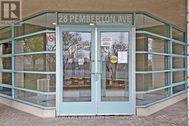 Building Photo - 28-1128 Pemberton Ave
