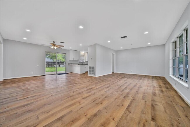 Foto del edificio - 3015 Peppermill Rd