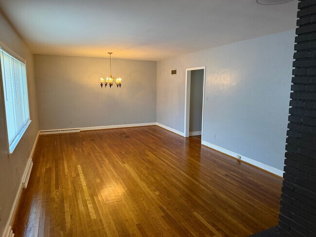 Foto del edificio - 1311 Clover Ln