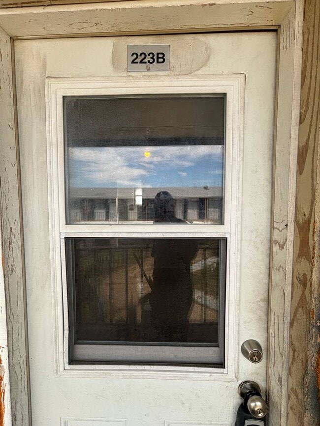 Building Photo - Conveniently Located Studio with ALL Utilities INCLUDED