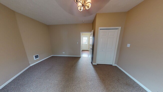 Building Photo - Remodeled 4 bedroom, 2 bath house