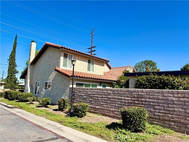 Foto del edificio - 10717 Mountain View Ave